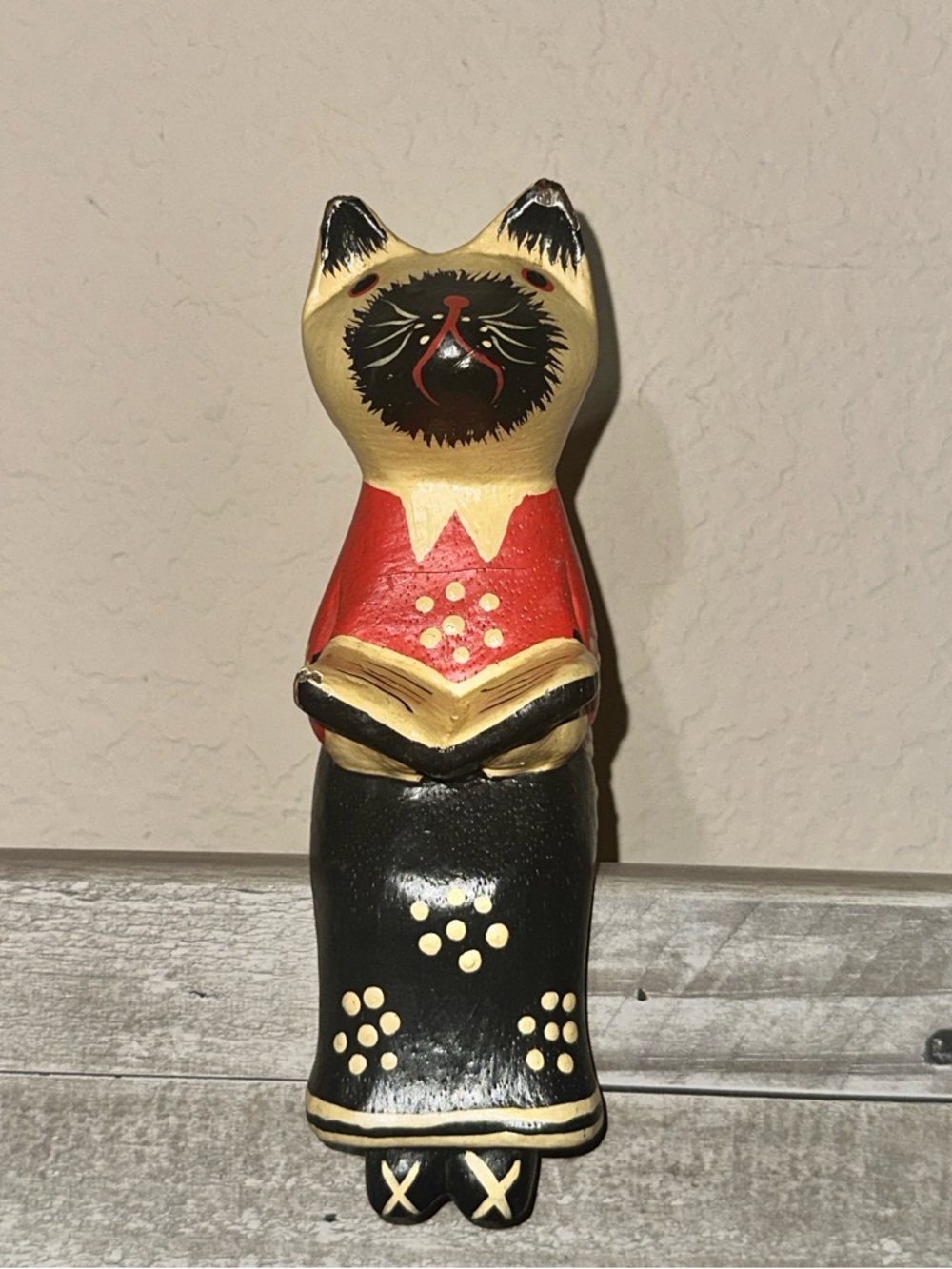 Hand Carved Wooden Seated Reading Cat Figurine Statue Hand Painted Folk Art 7”